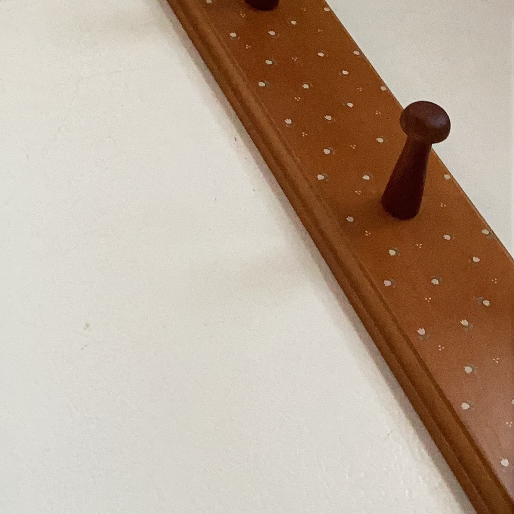 Vintage Wall Hook Rack 3 Peg with Tiny Flowers - Picture 12 of 12